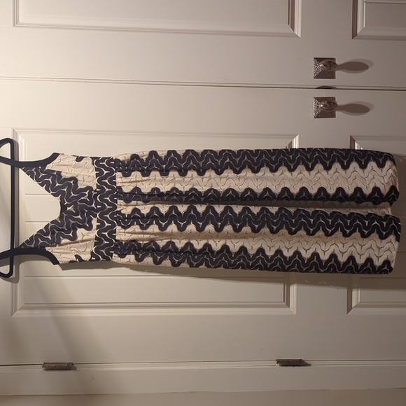 Gorgeous Midi Dress - Picture 2 of 10